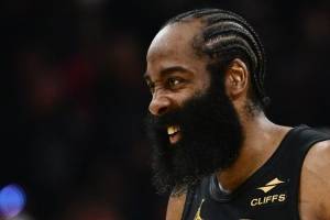 哈登生涯第25次在季后赛至少砍下20分10助攻 独占NBA历史第6位